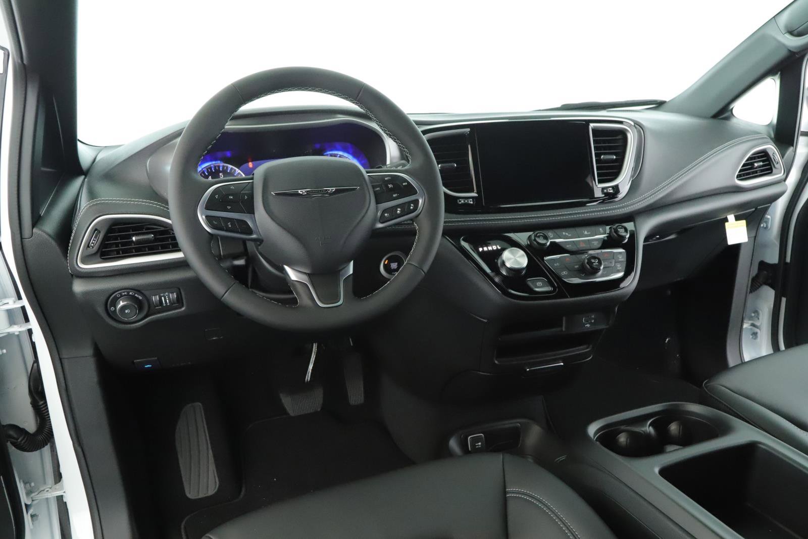 New 2026 Chrysler Pacifica Select image 2