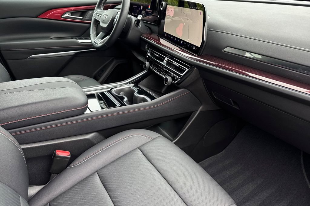 Used 2025 Chevrolet Traverse Z71 AWD/4WD image 19
