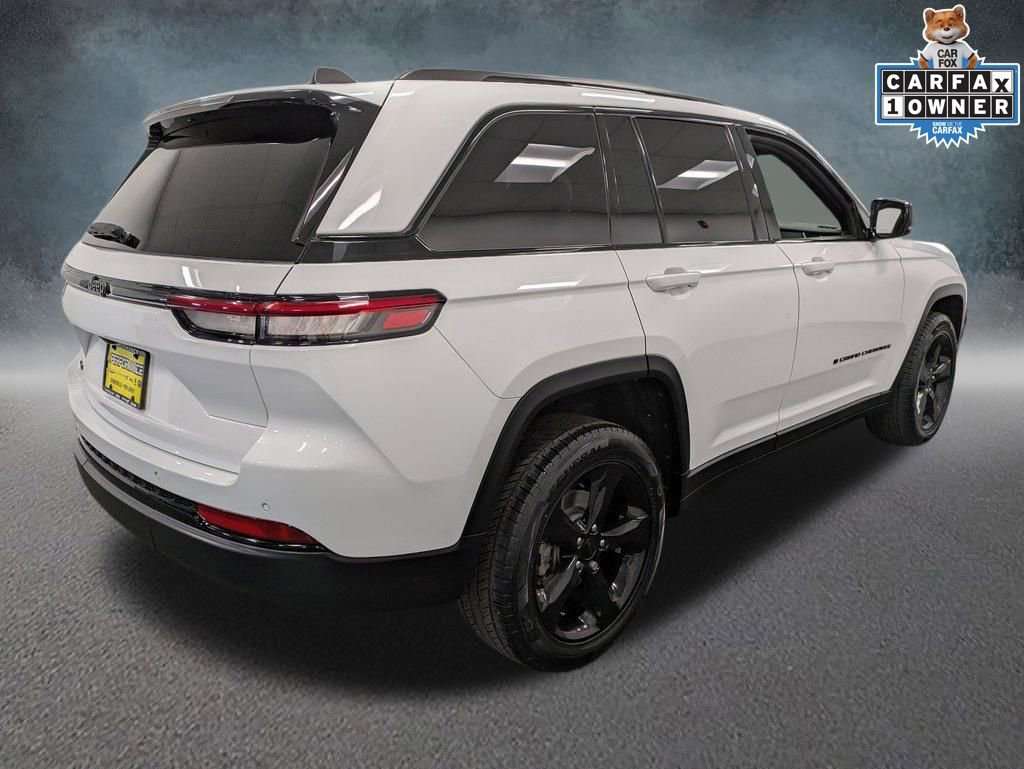 Used 2023 Jeep Grand Cherokee Altitude image 4