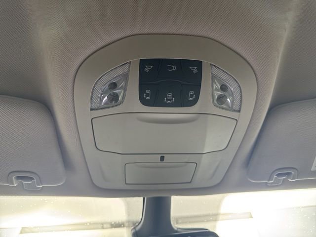 Used 2024 Chrysler Pacifica Touring-L image 28
