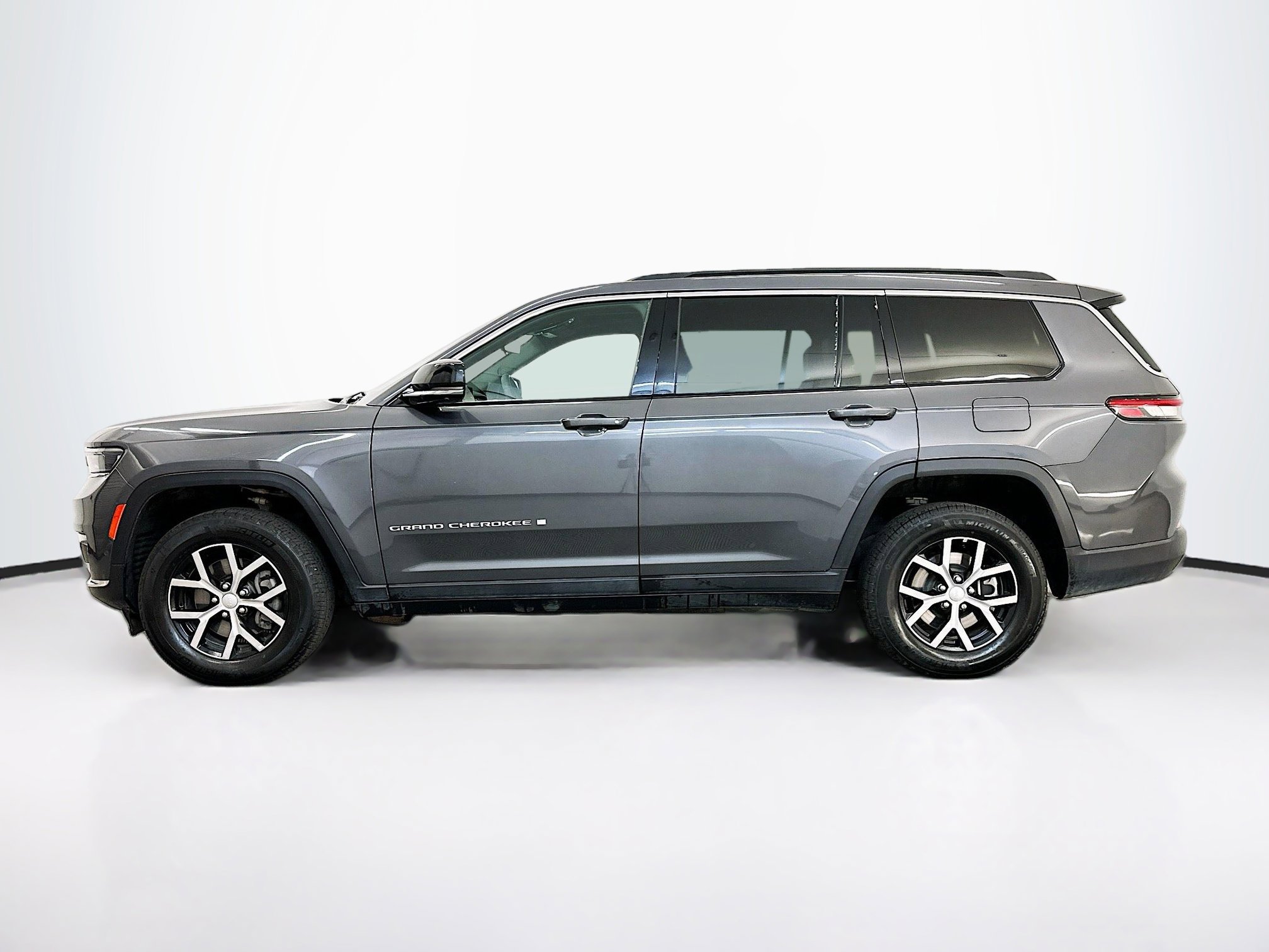 Used 2024 Jeep Grand Cherokee L Limited w/ Luxury Tech Group II image 4