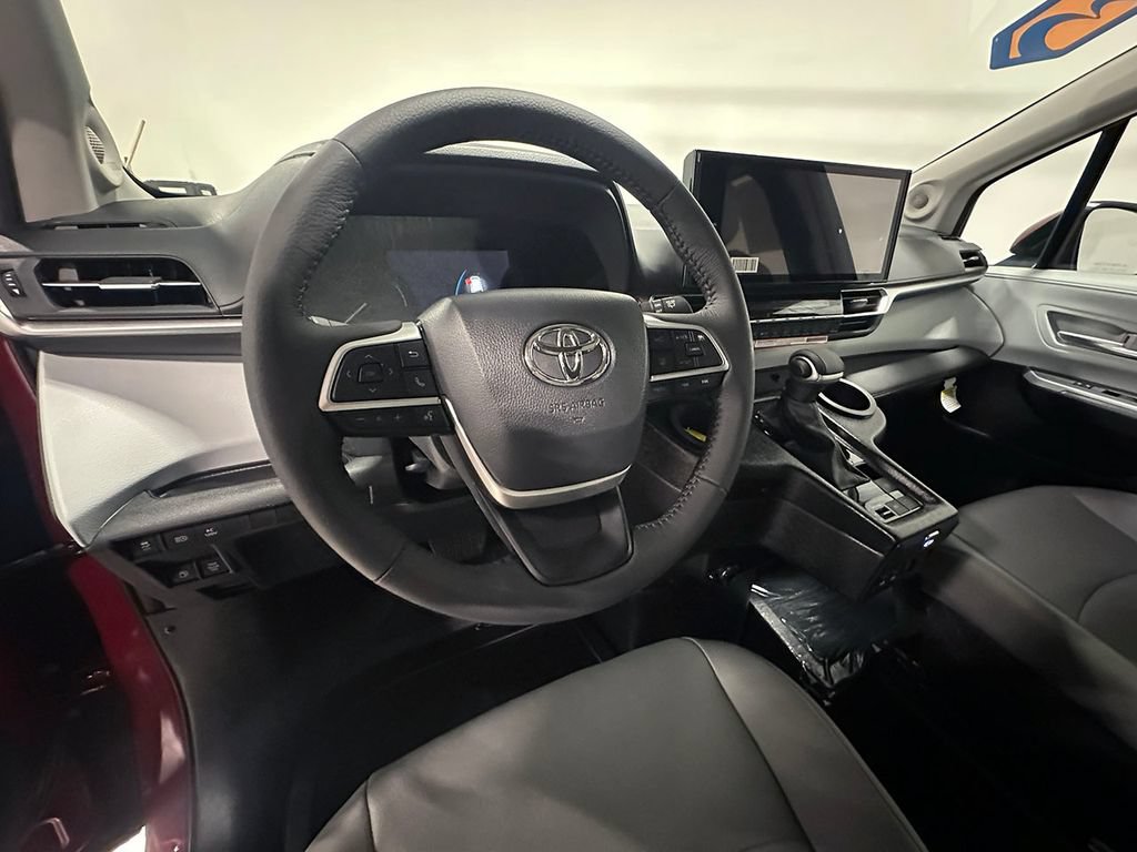 Used 2026 Toyota Sienna XLE FWD image 20