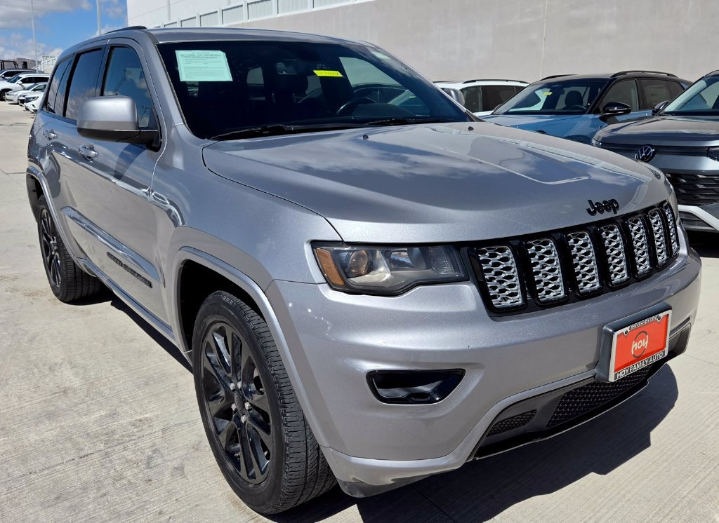 Used 2019 Jeep Grand Cherokee Altitude RWD image 3