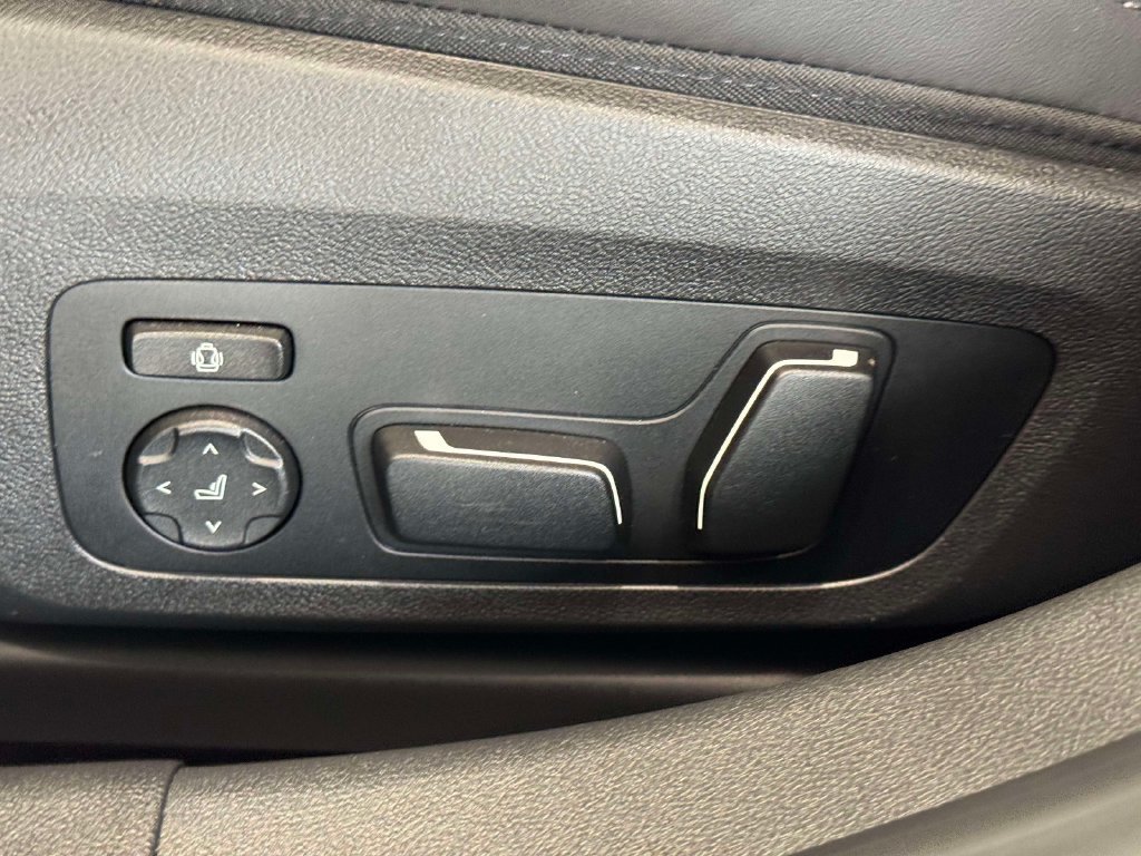 Used 2025 BMW M3 Competition AWD/4WD image 18