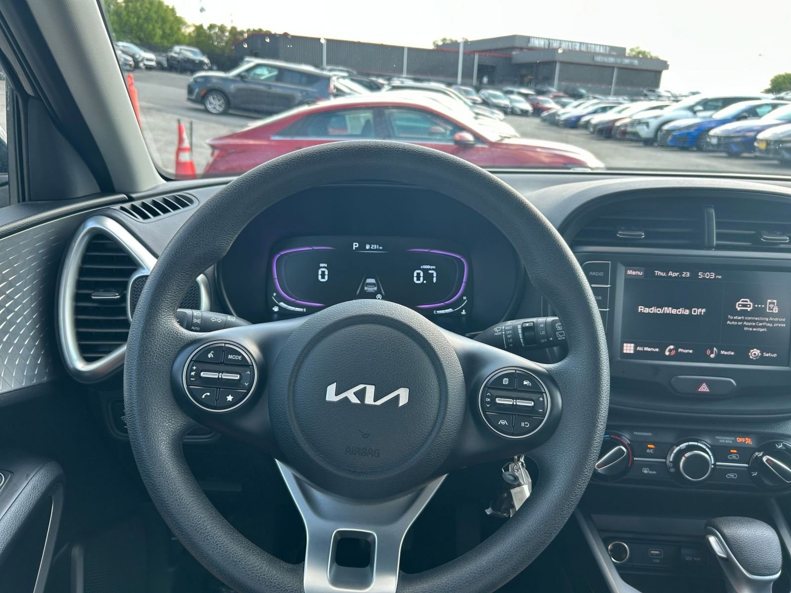 Used 2025 Kia Soul LX w/ LX Technology Package FWD image 29