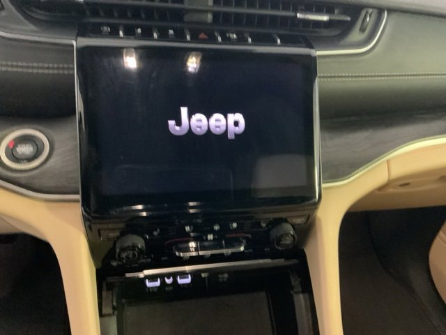 Used 2023 Jeep Grand Cherokee L Limited w/ Luxury Tech Group II image 16