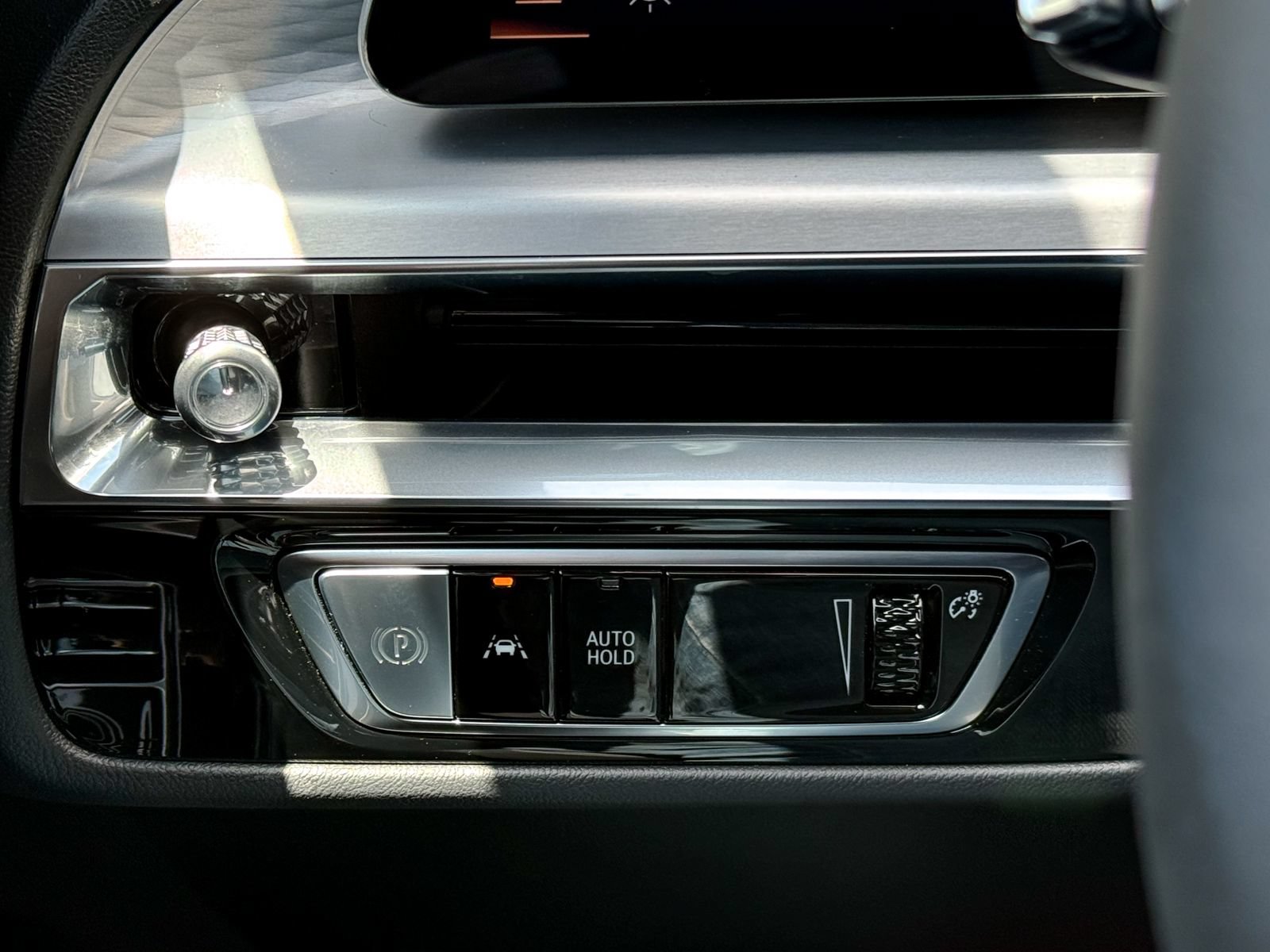 Certified 2024 Cadillac Lyriq Luxury AWD/4WD image 30