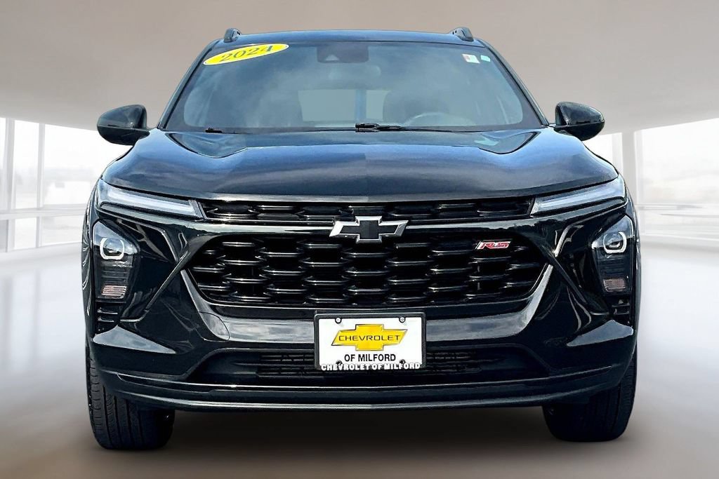 Used 2024 Chevrolet Trax RS w/ Driver Confidence Package FWD image 2