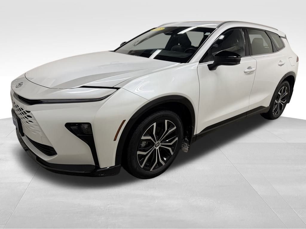 Used 2025 Toyota Crown Signia XLE image 5