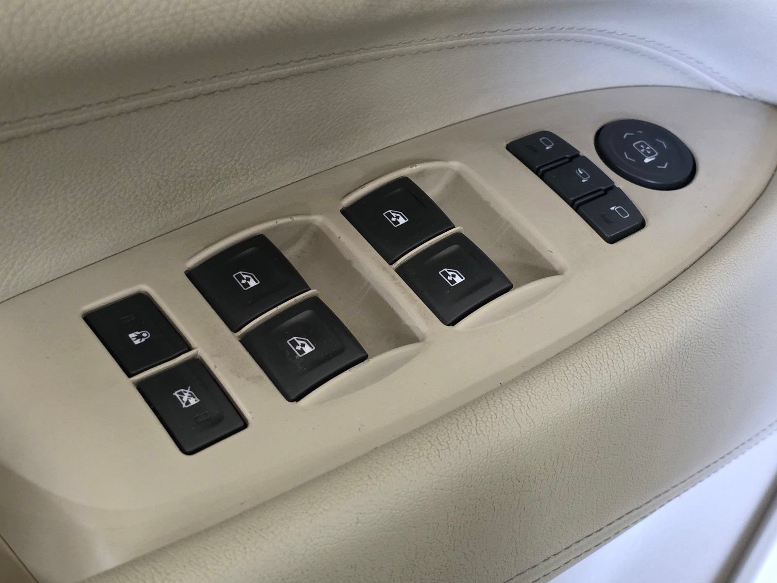Used 2015 Cadillac Escalade Premium AWD/4WD image 22