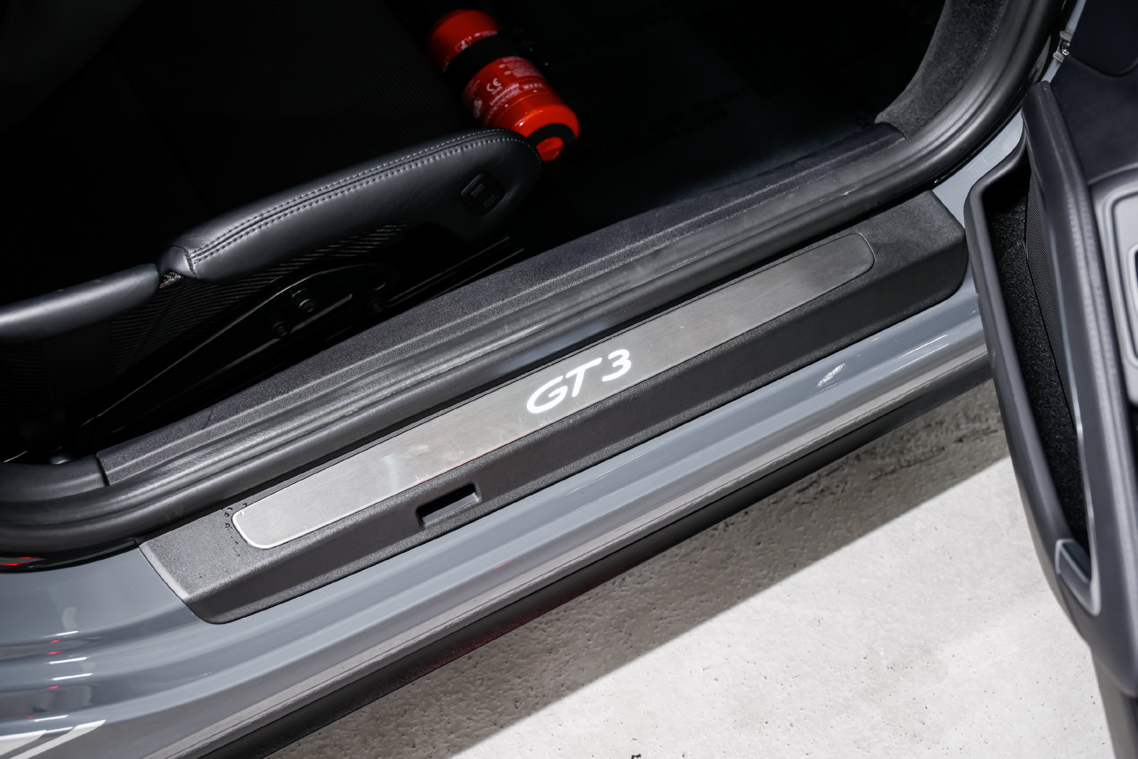 Used 2018 Porsche 911 GT3 RWD image 25