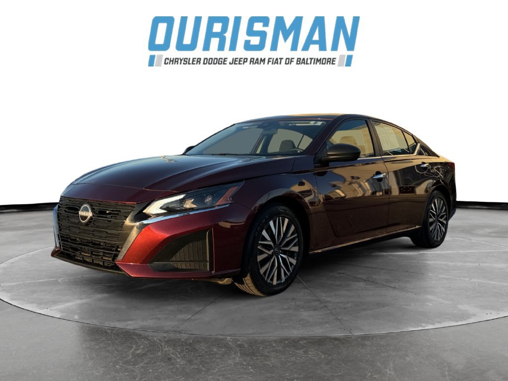 Used 2025 Nissan Altima 2.5 SV FWD image 2