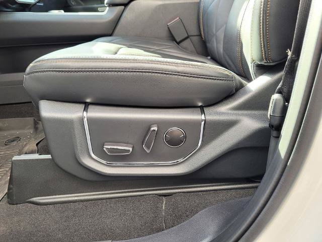 New 2024 Ford Expedition Max Platinum RWD image 32