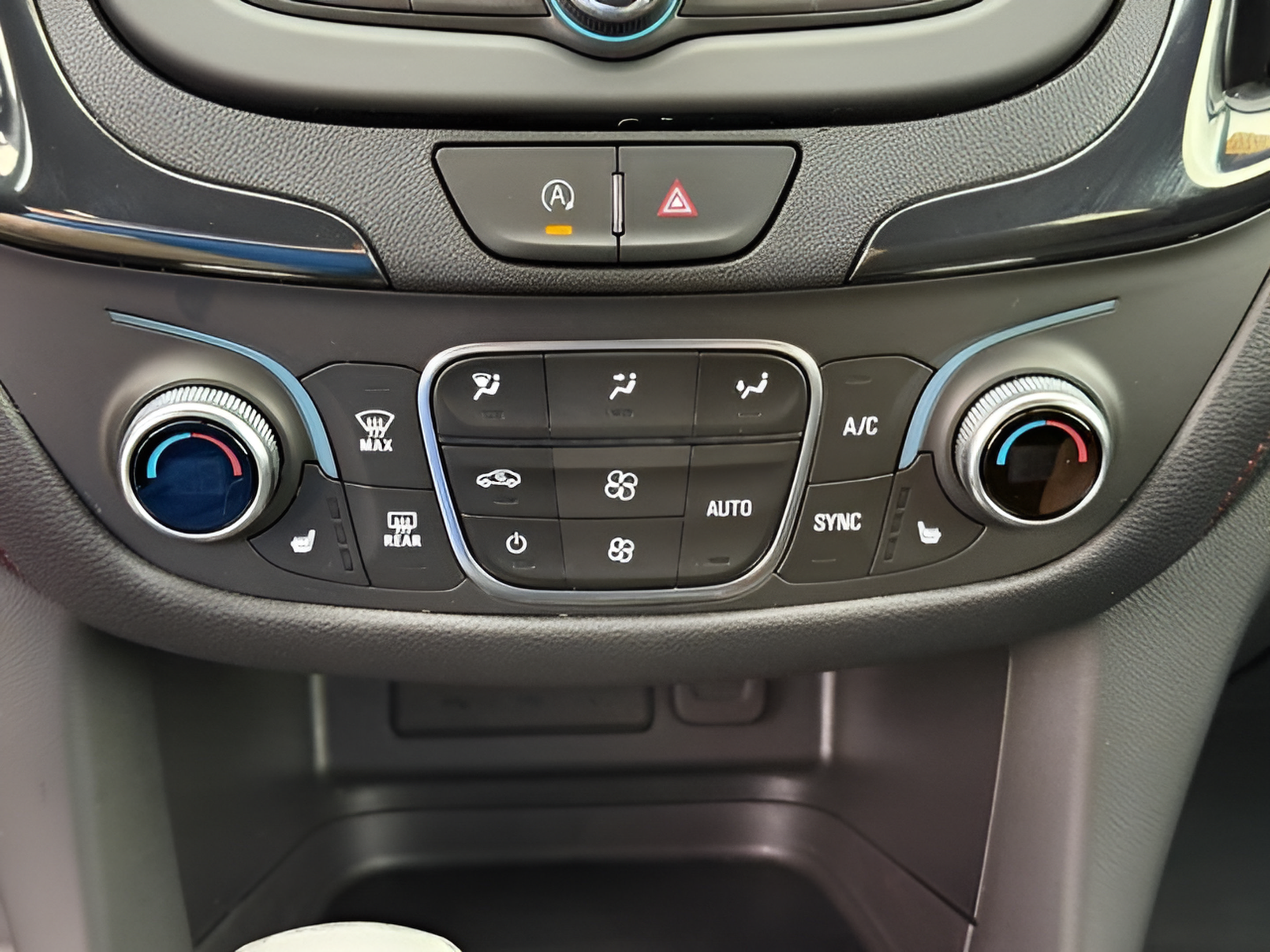 Used 2023 Chevrolet Equinox RS FWD image 26