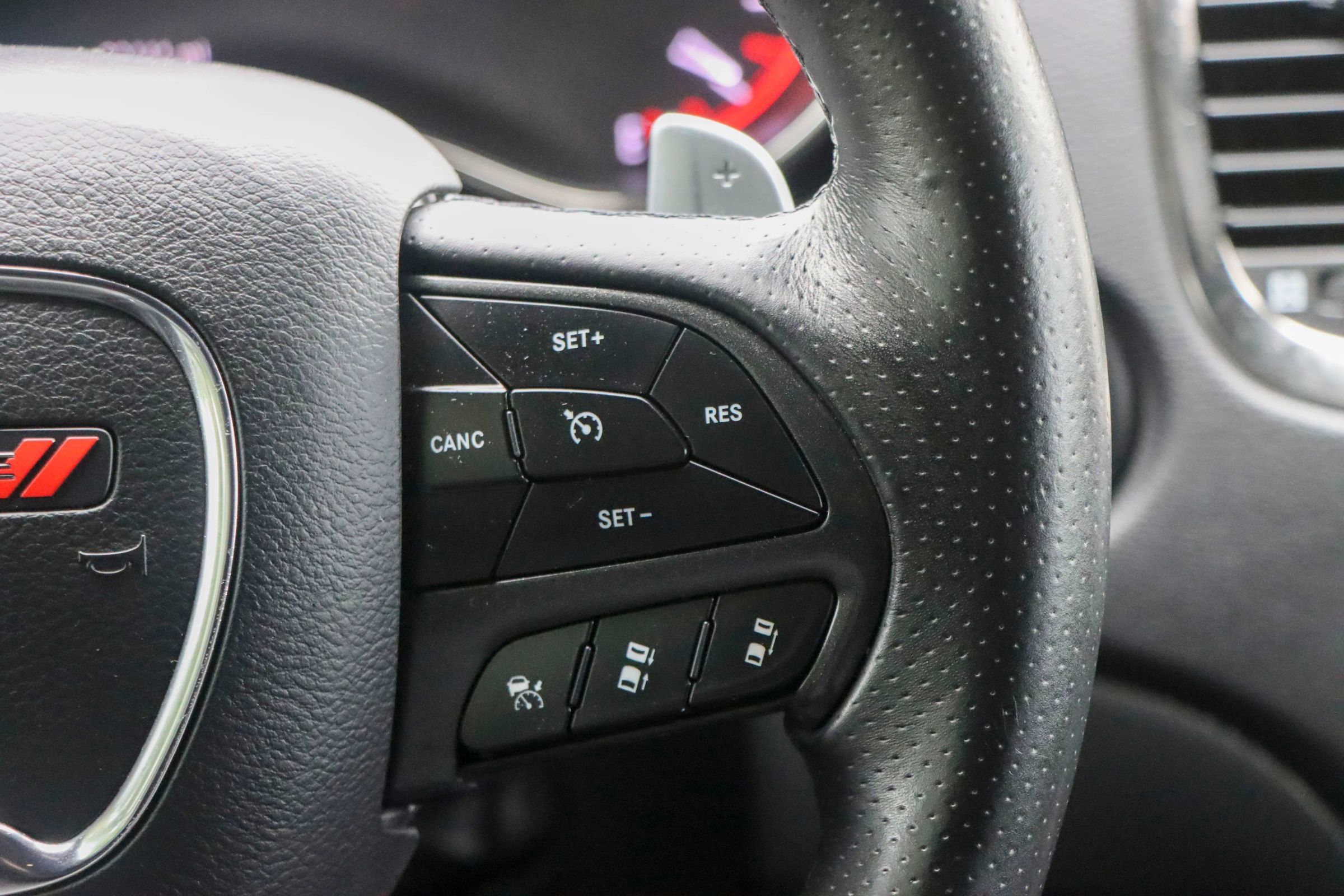 Used 2018 Dodge Durango R/T w/ Technology Group AWD/4WD image 34