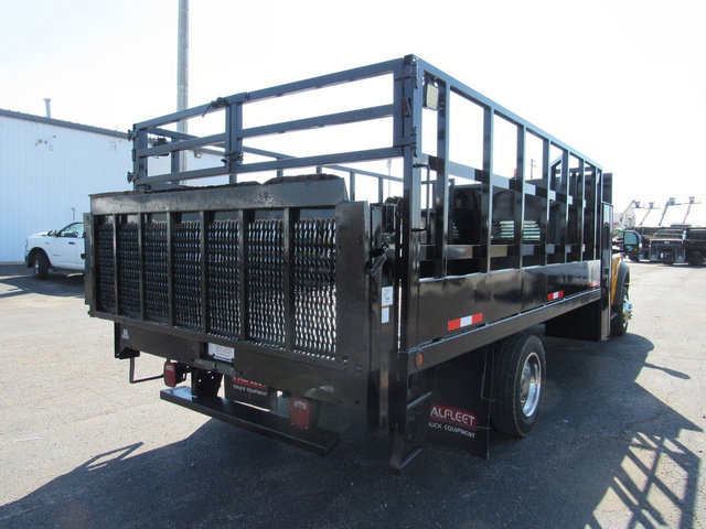 Used 2017 Ford F550 2WD Regular Cab Super Duty image 5