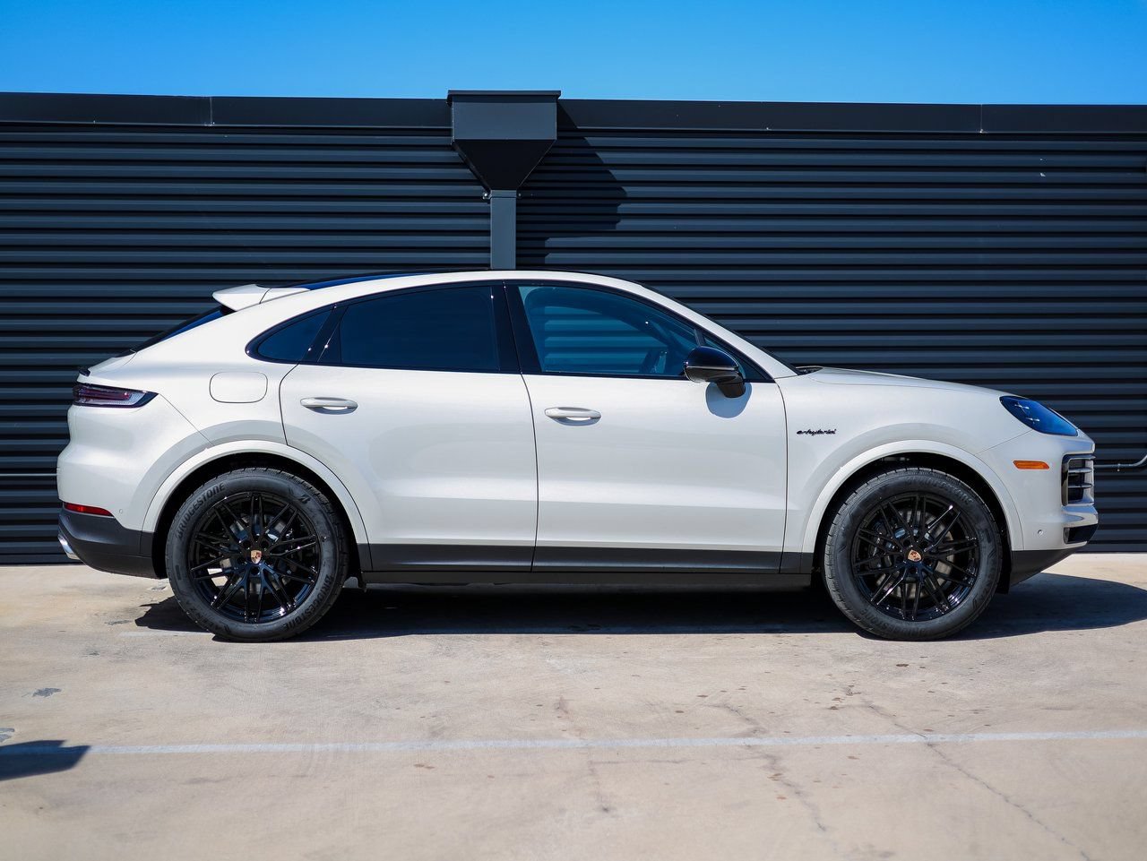 New 2026 Porsche Cayenne E-Hybrid Coupe AWD/4WD image 8