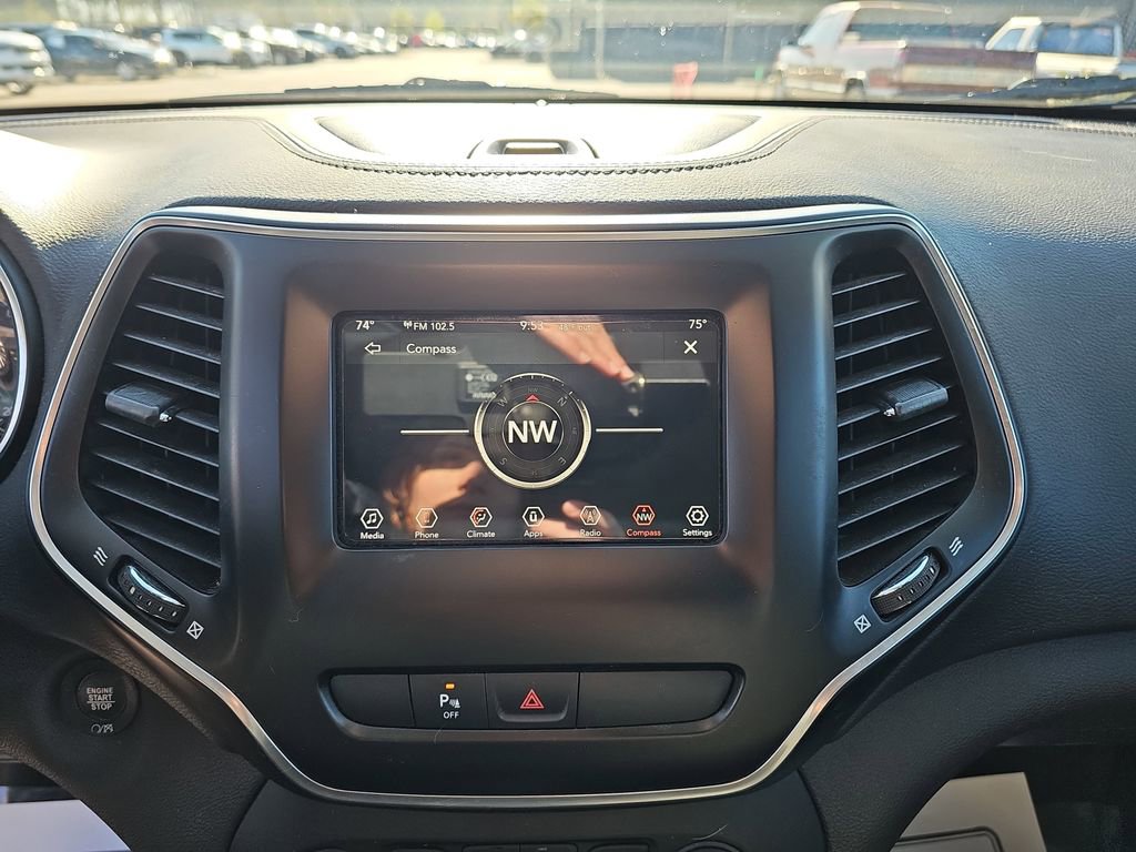 Used 2019 Jeep Cherokee Latitude Plus w/ Comfort/Convenience Group image 26