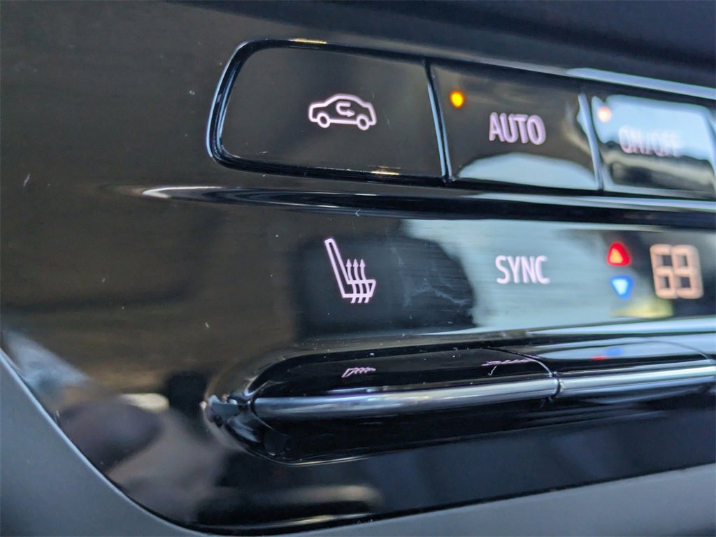 Used 2022 Buick Envision Essence w/ Sport Touring Package image 23