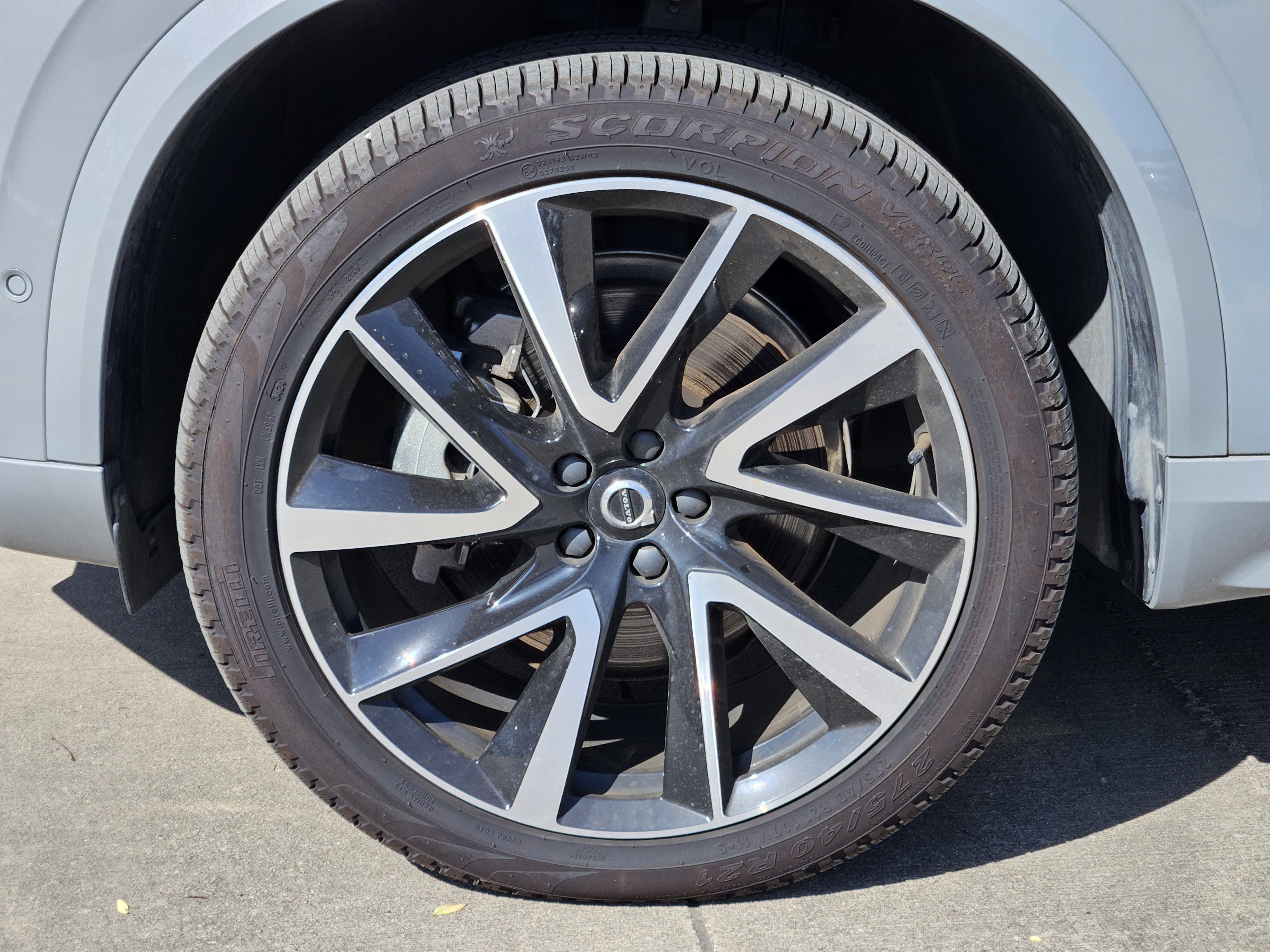 New 2025 Volvo XC90 B6 Plus w/ Protection Package Premier AWD/4WD image 16