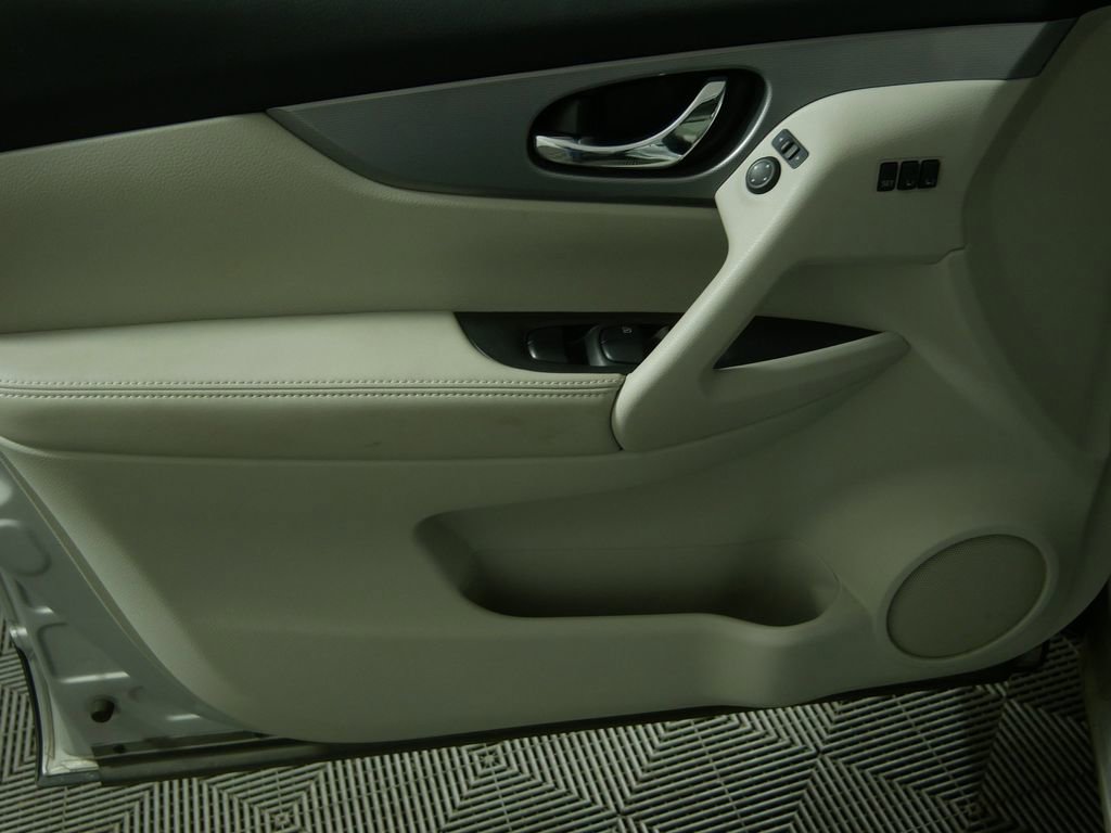 Used 2020 Nissan Rogue Sport SL w/ Premium Package image 14