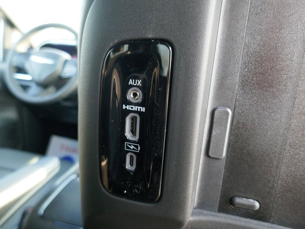 New 2026 Chrysler Pacifica Limited w/ Uconnect Theater Family Group image 16