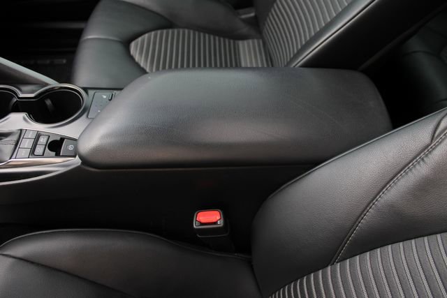 Used 2019 Toyota Camry SE w/ Sunroof Package image 19