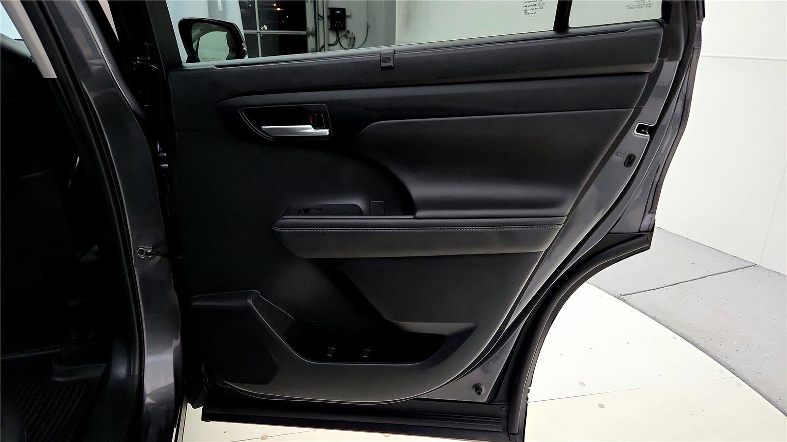 Certified 2023 Toyota Highlander XLE image 31