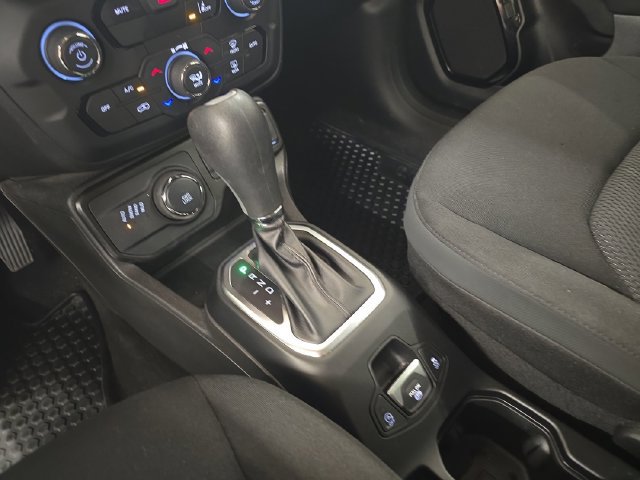 Used 2023 Jeep Renegade Altitude AWD/4WD image 24