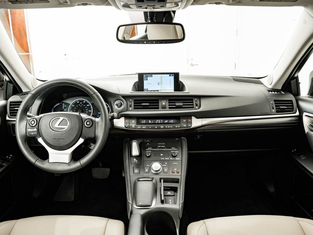Used 2014 Lexus CT 200h FWD image 4