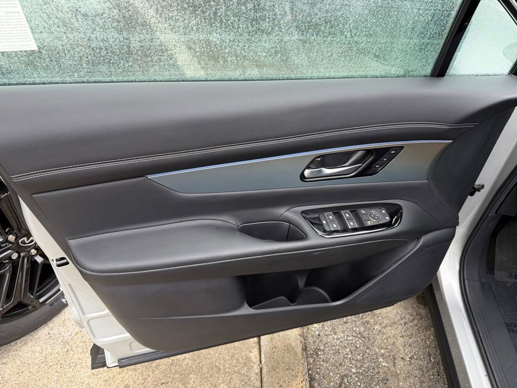 Used 2025 Nissan Murano SL image 11