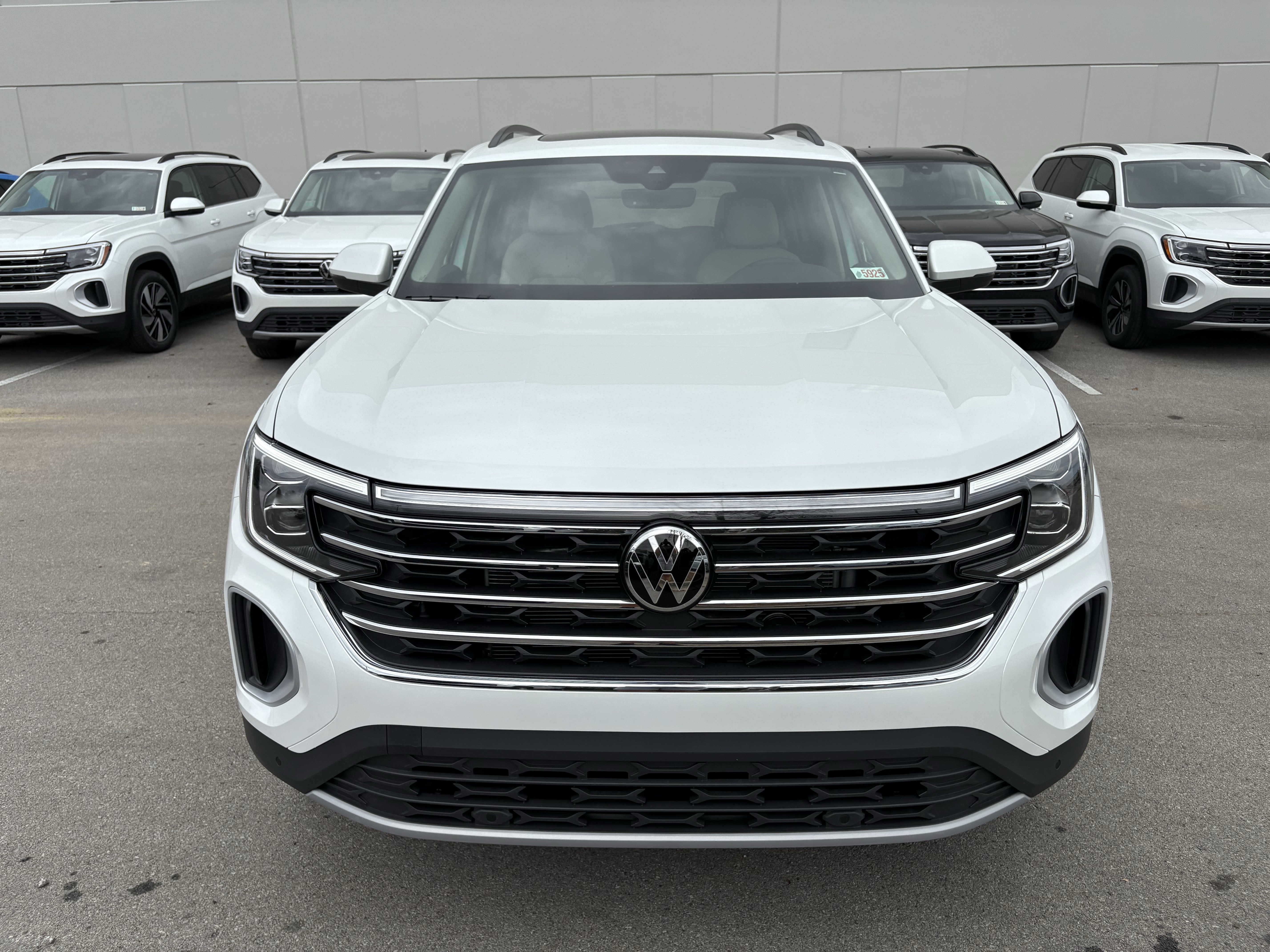 New 2026 Volkswagen Atlas SE image 3