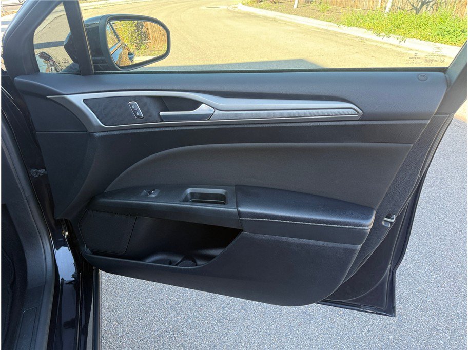 Used 2019 Ford Fusion SE FWD image 36