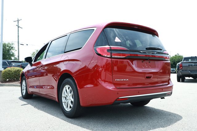 New 2027 Chrysler Pacifica Select FWD image 8
