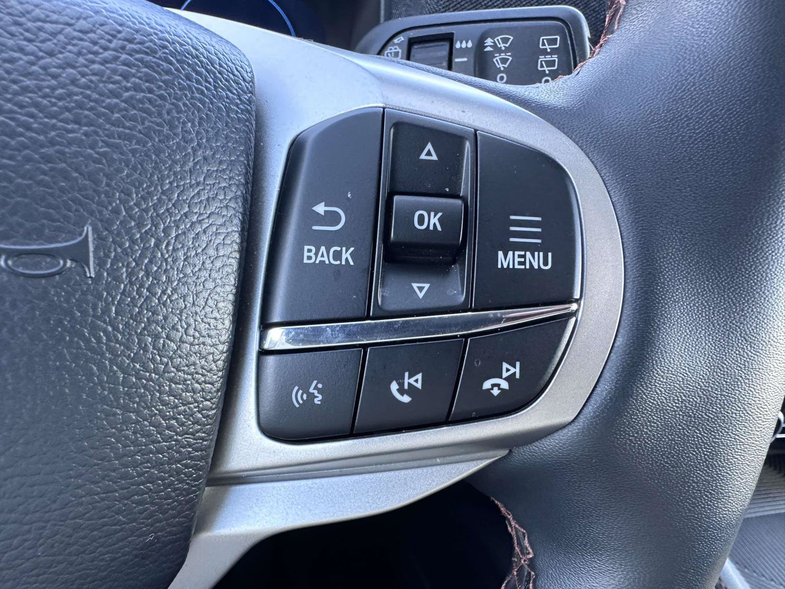 Used 2026 Ford Explorer Active AWD/4WD image 19