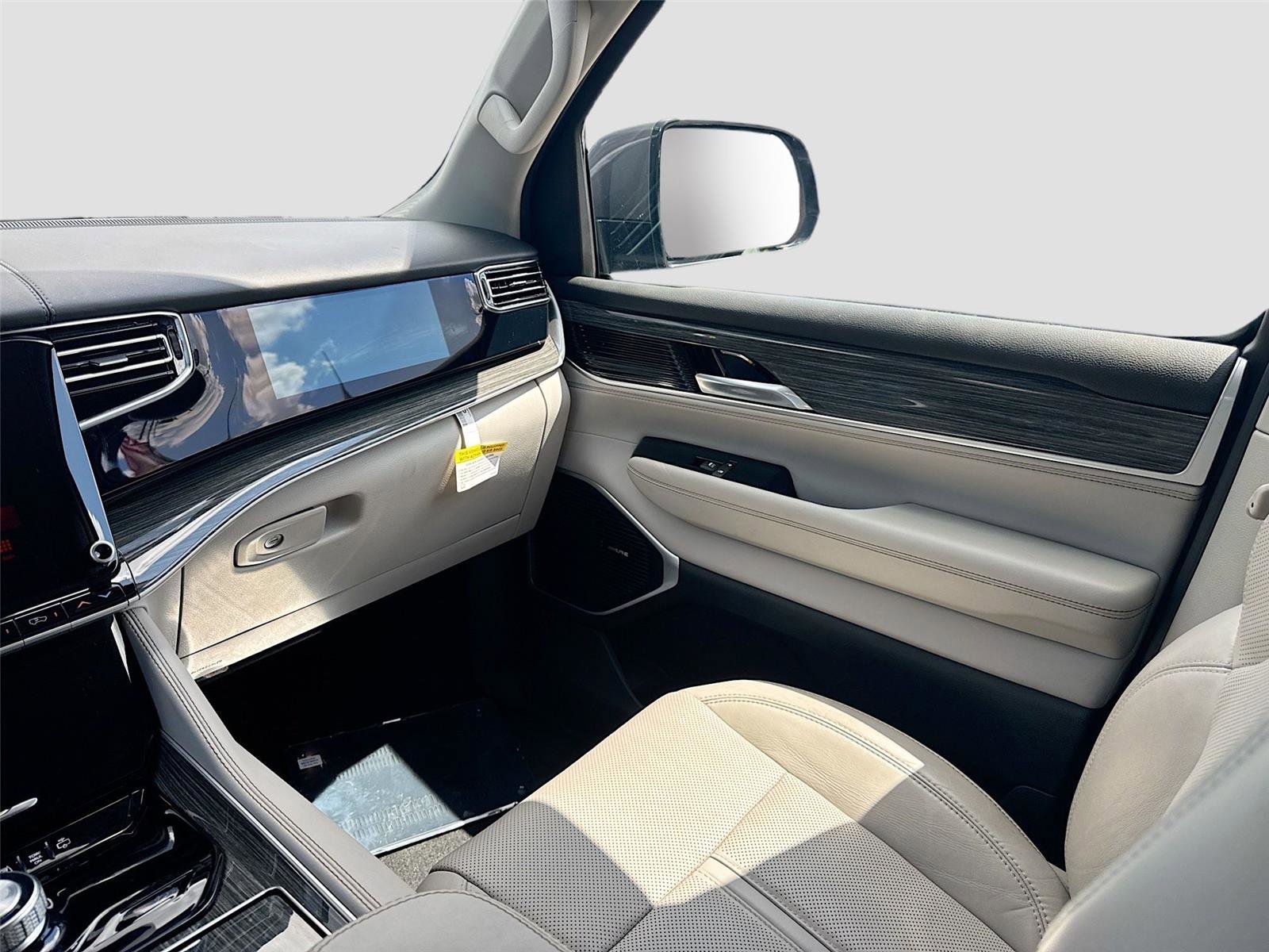 Used 2022 Jeep Wagoneer Series III w/ Flexible Seating Group image 23