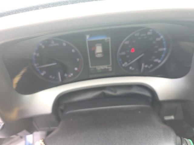 Used 2017 Toyota RAV4 LE FWD image 11