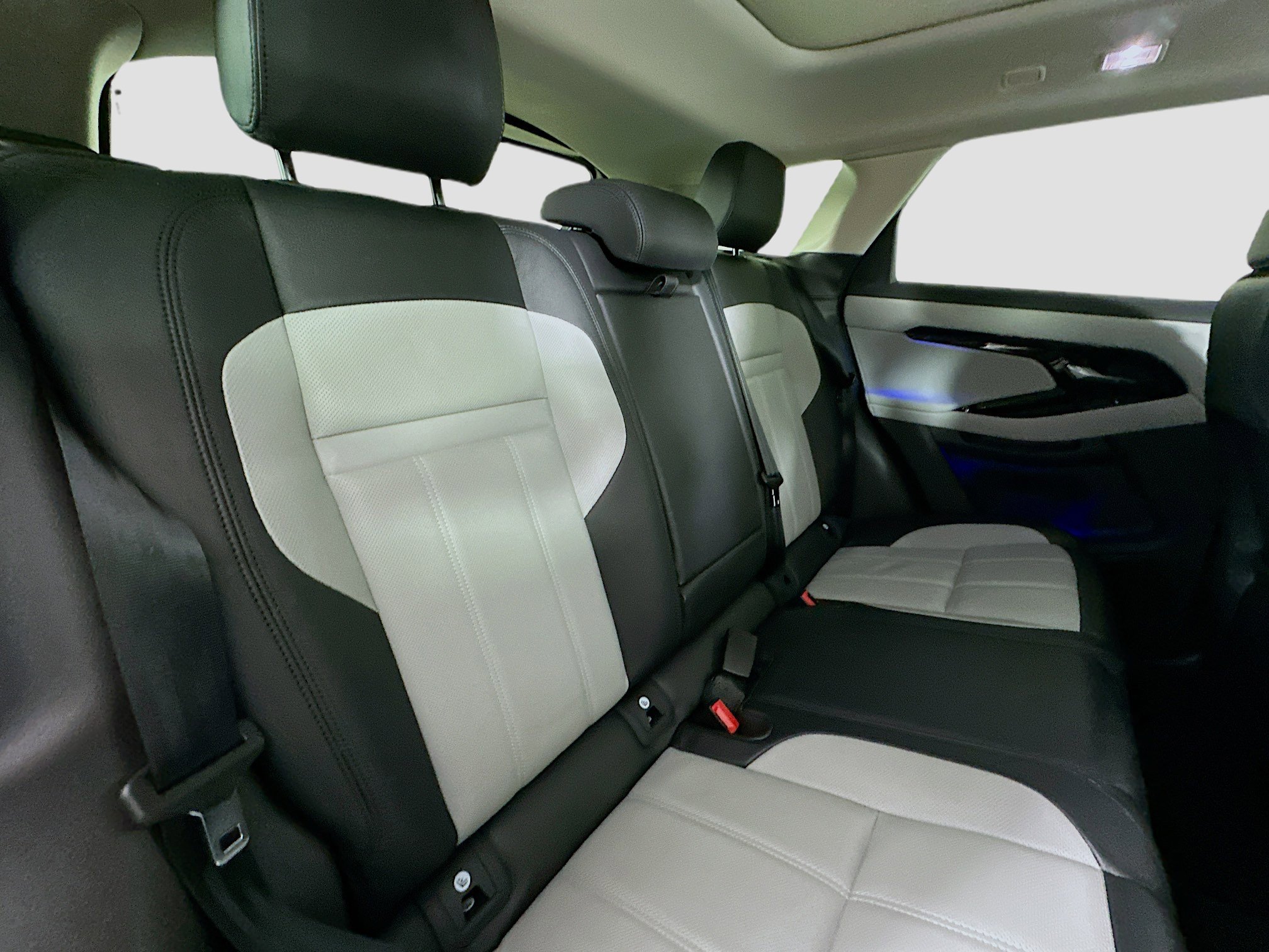 Used 2024 Land Rover Range Rover Evoque Dynamic SE image 38