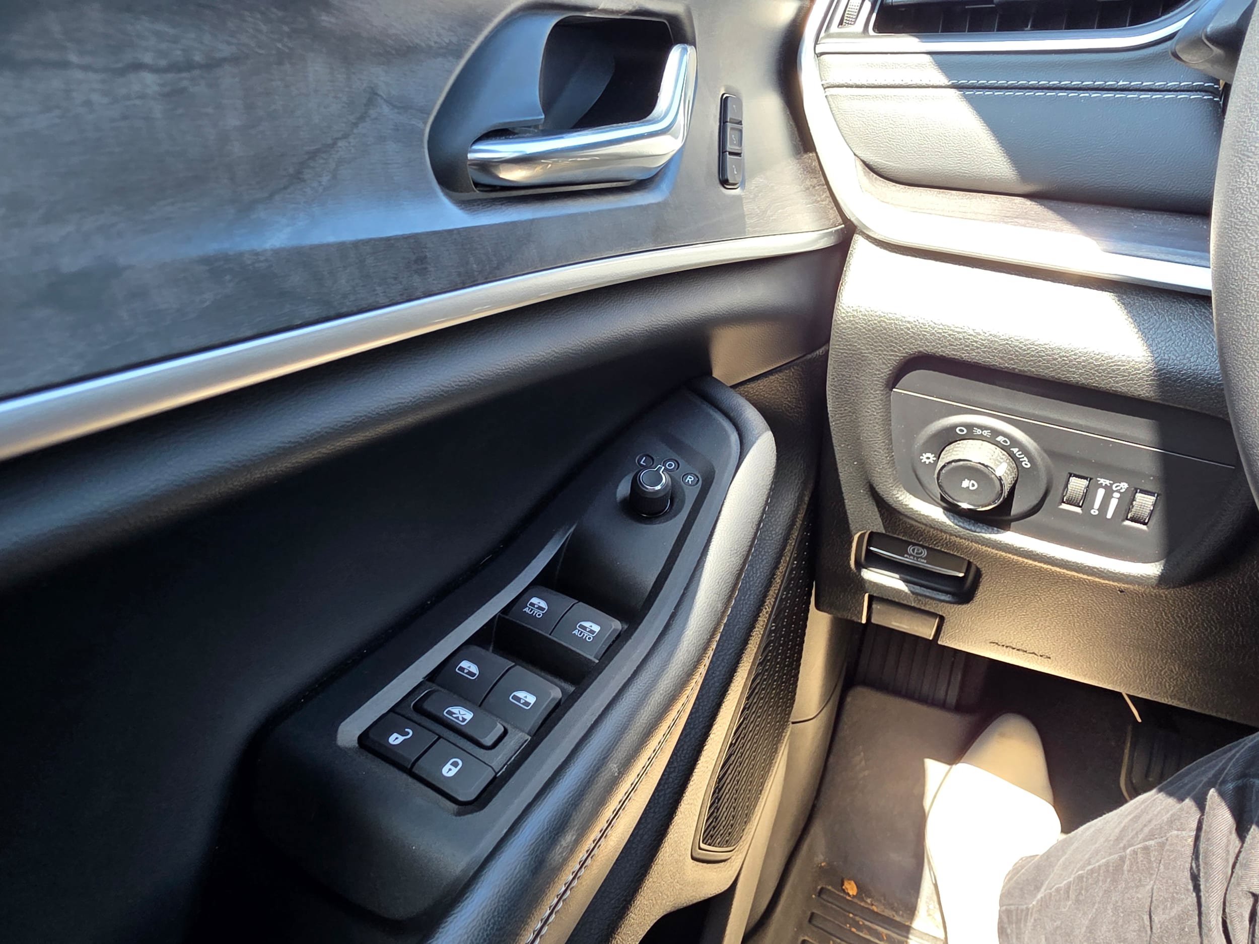 Used 2025 Jeep Grand Cherokee Limited AWD/4WD image 18