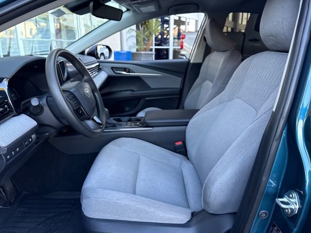 Used 2025 Toyota Camry LE w/ Convenience Package image 9