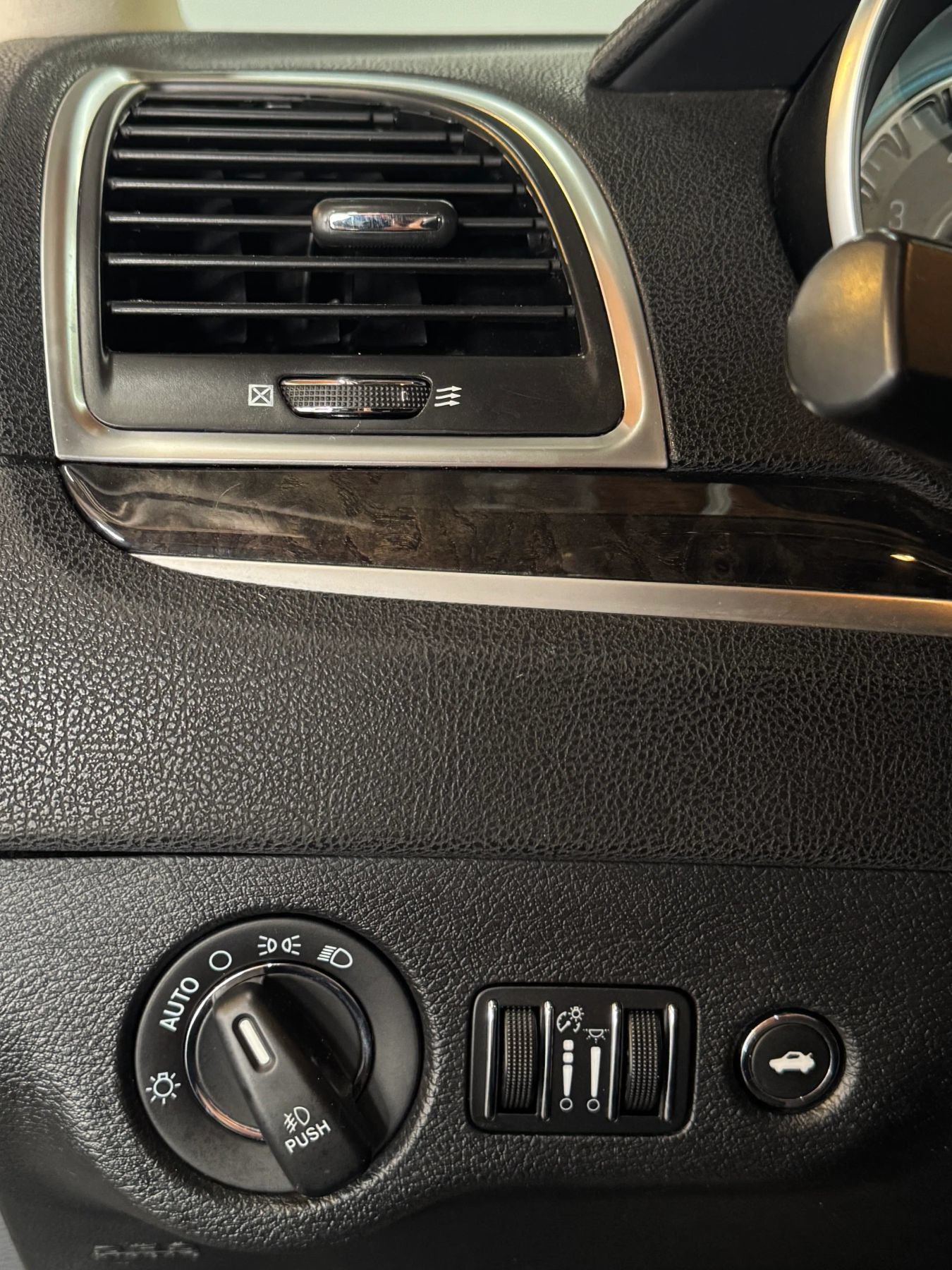 Used 2016 Chrysler 300 C AWD/4WD image 15