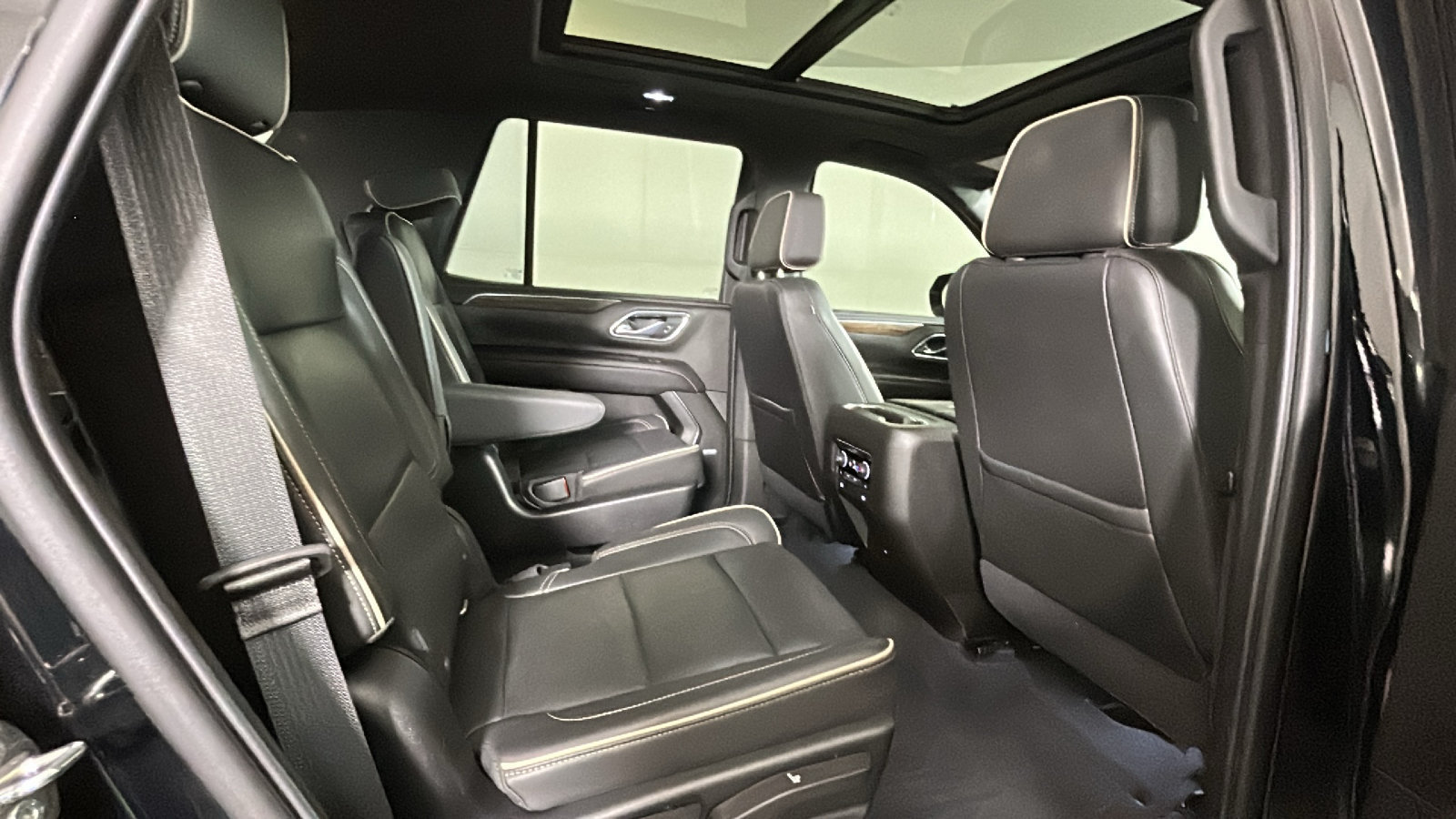 Used 2021 Chevrolet Tahoe Premier w/ Premium Package AWD/4WD image 33