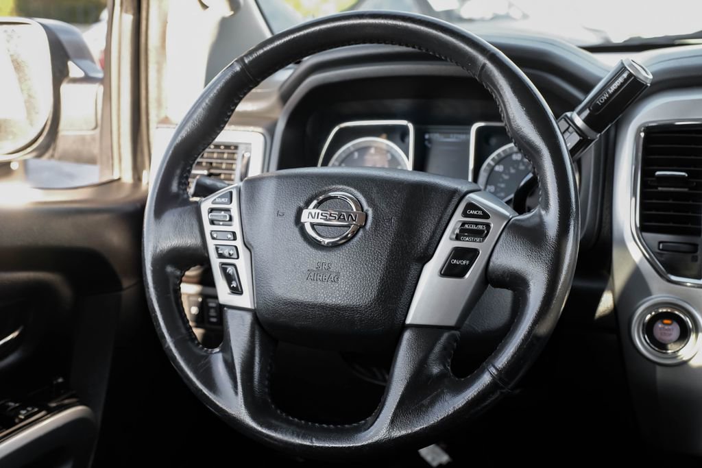 Used 2017 Nissan Titan SV image 13