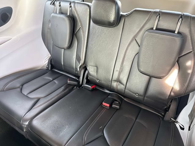 Used 2018 Chrysler Pacifica Touring-L Plus w/ Tire & Wheel Group FWD image 10
