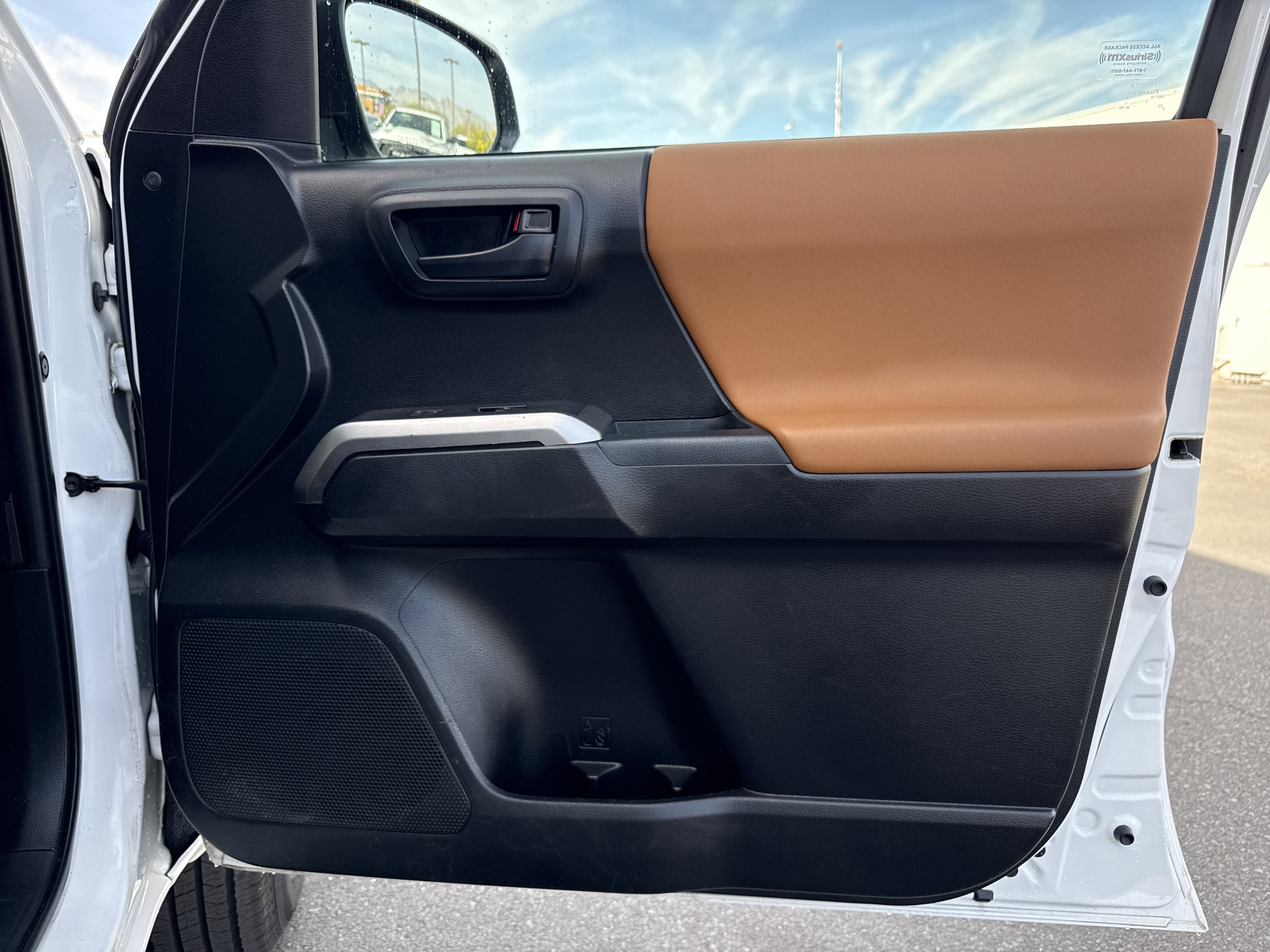 Used 2017 Toyota Tacoma SR5 w/ Tow Package image 29