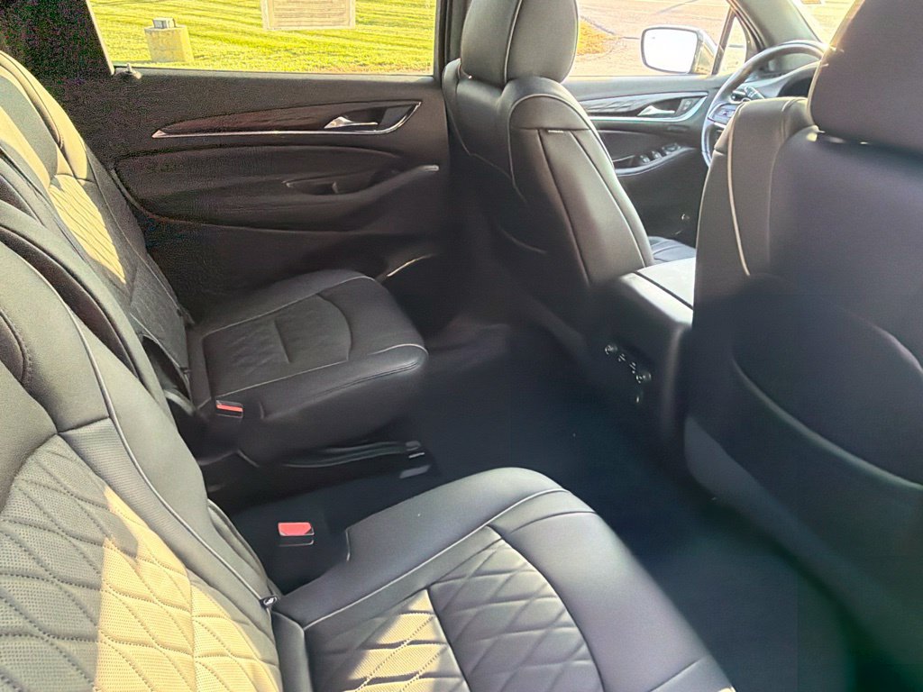 Used 2023 Buick Enclave Avenir w/ Avenir Technology Package AWD/4WD image 17