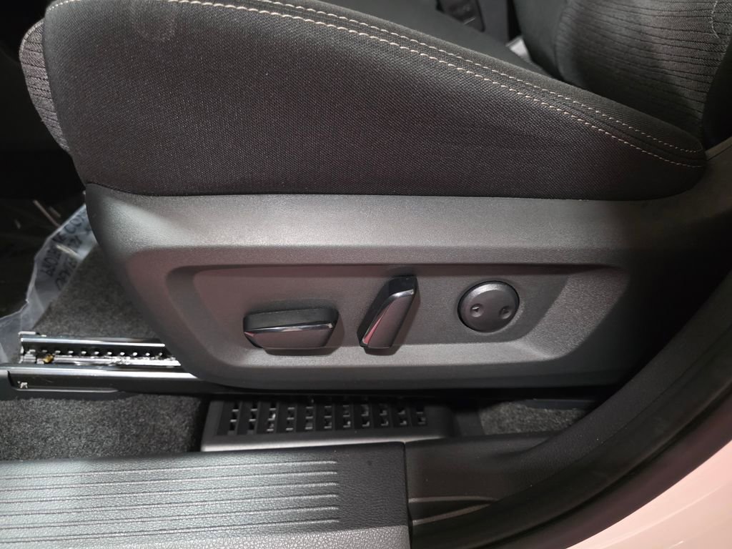 Used 2023 Nissan Rogue SV image 13