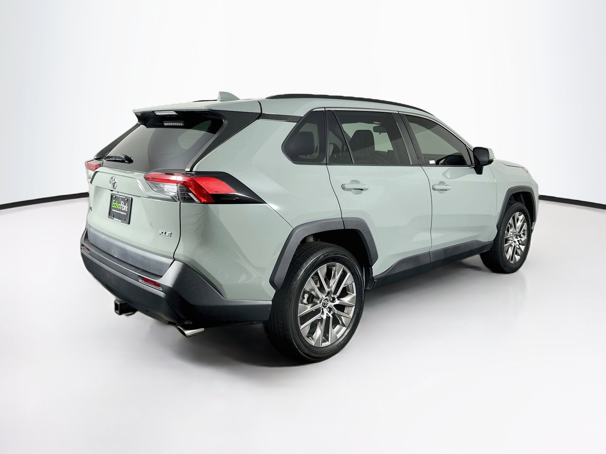Used 2020 Toyota RAV4 XLE Premium FWD image 9