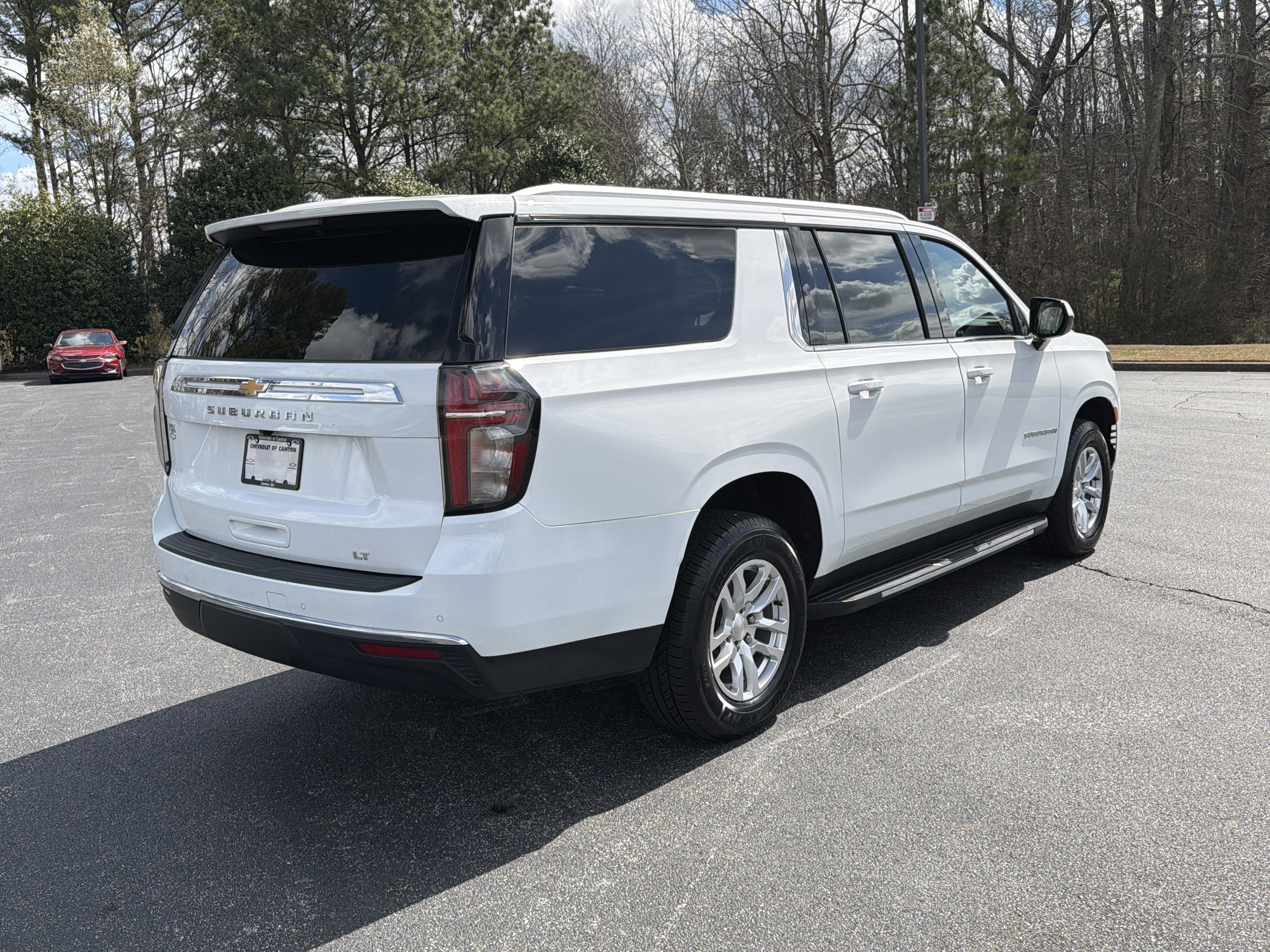 Used 2022 Chevrolet Suburban LT image 5
