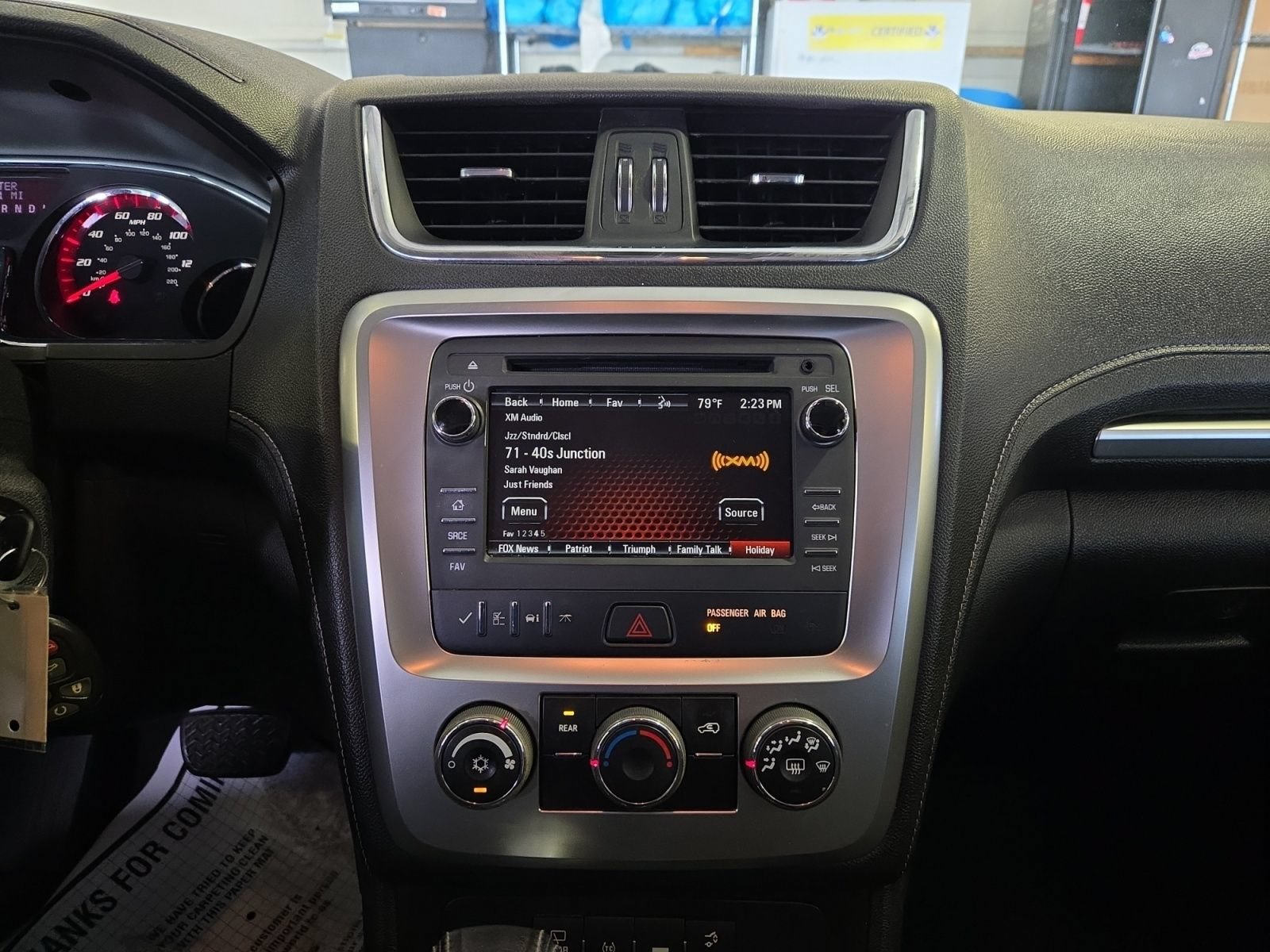 Used 2016 GMC Acadia SLE FWD image 17